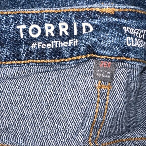 Torrid Perfect Boyfriend Ankle Jeans 26R Distressed Raw Hem Classic Denim - Picture 13 of 15